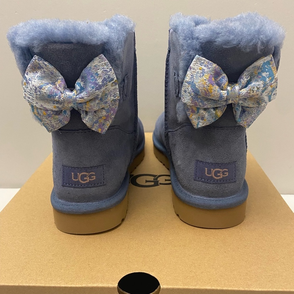 NIB Women UGG Mini Bailey Bow Splatter Size 7